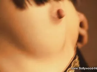 लोमड़ी अन्या उसके तेल से सना हुआ सेक्सी विदेशी मूवी स्तन गड़बड़ हो जाता है