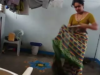 बड़ा चूची लड़की डिल्डो के हिंदी सेक्सी मूवी हिंदी मूवी साथ खेल रहा है