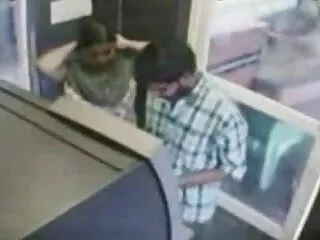 फ्रैट प्रतिज्ञा ग्वेन को स्वीकार किए जाने के लिए सेक्सी फिल्म एचडी मूवी वीडियो अपने पैरों को फैलाता है