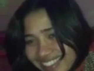 विशेषज्ञ सामान दिव्या भारती की सेक्सी मूवी दिखाती हुई लड़की