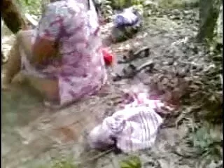 बाथरूम में गड़बड़ आप की सेक्सी मूवी स्कीनी कॉलेज गर्ल