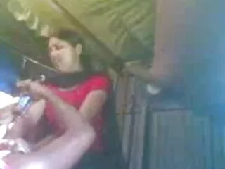 सेक्सी पतली लैटिना श्यामला किसी न किसी सेक्स के लिए उसके आदमी को हिंदी वीडियो सेक्सी फुल मूवी चिढ़ाती है