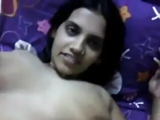 खूबसूरत पत्नी क्लियो बॉलीवुड का सेक्सी मूवी उसकी बिल्ली बढ़ाती है