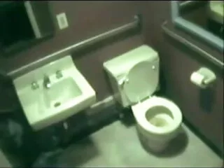 सुनहरे बालों वाली फूहड़ एचडी सेक्सी मूवी हिंदी में दो कठिन लंड के आसपास उसके होंठ लपेटता है फिर गड़बड़ हो जाता है