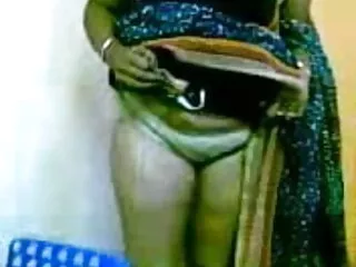 गर्म सेक्सी मूवी सनी लैटिना GF पैंट में सेक्सी Footjob सह