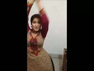 मेलमैन को एक लैटिना स्लॉट में भाग्यशाली और जमा सह मिलता भोजपुरी मूवी सेक्सी है