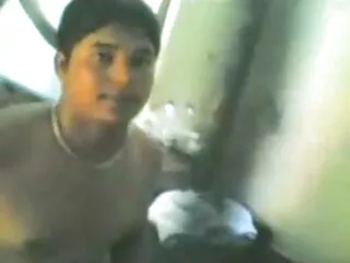 सुंदर माँ उसे बिल्ली के साथ खेलना पसंद है! फुल सेक्सी फिल्म वीडियो में